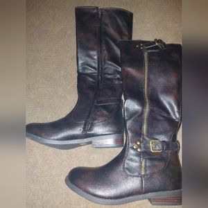 Beautiful brown knee length boots